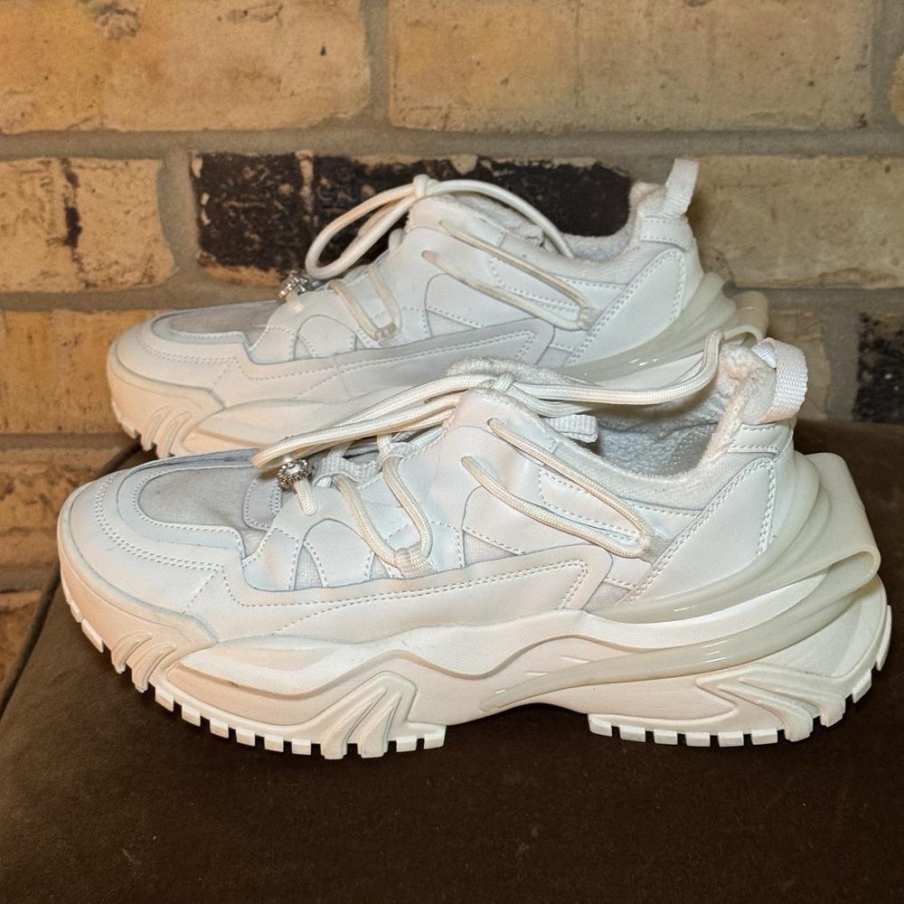Gianni Bini Venus Chunky Lace-Up Rhinestone Charm Retro Sneakers 8.5 - Picture 2 of 5